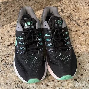 Nike Black and Green Athletic Shoes with Breathable Mesh